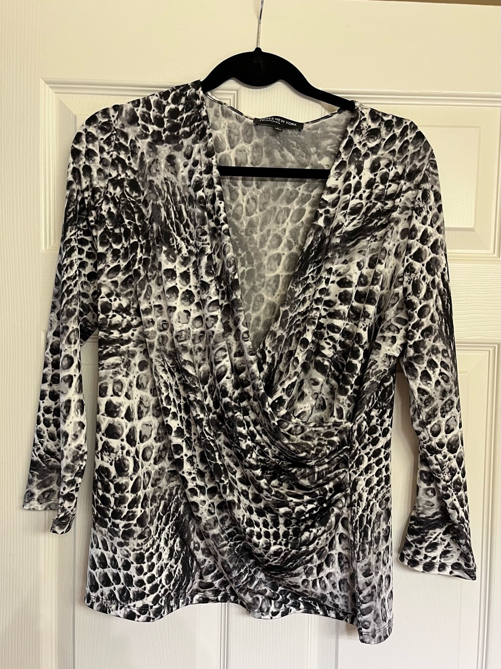 Jones New York Black and White Draped V-Neck Animal Print Top